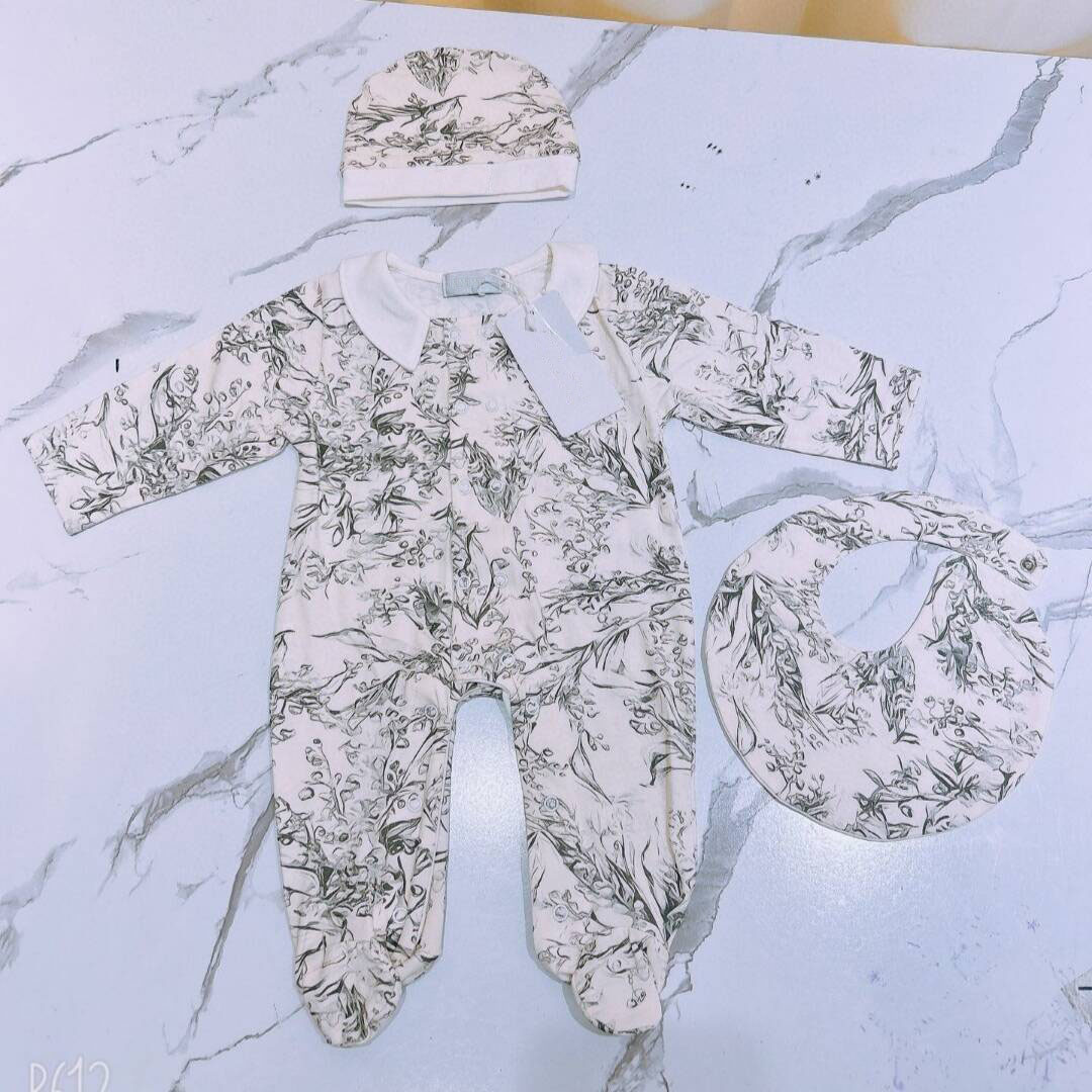 Baby Clothing Brand - 2024年新作デザインベビー服 新生児用純綿ジャンプスーツ フルプリント 森柄ベビーガールロンパース よだれかけ帽子付き3点セット